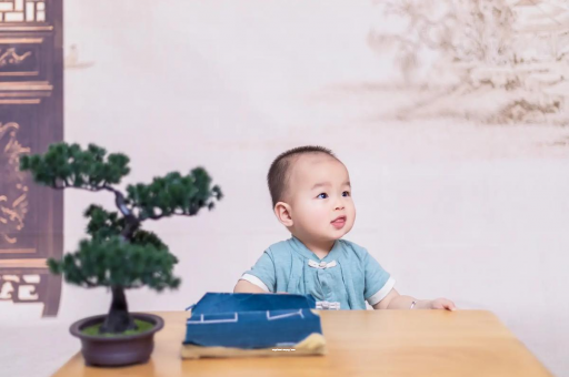 徐州怀孕肚子中间凹两边凸